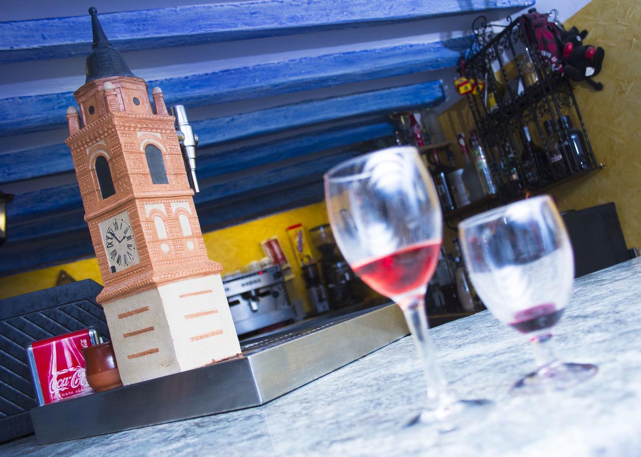 Hostal El Bodegon Ateca Bagian luar foto