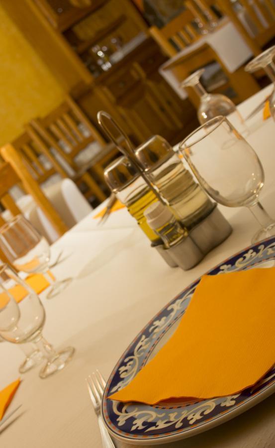 Hostal El Bodegon Ateca Bagian luar foto
