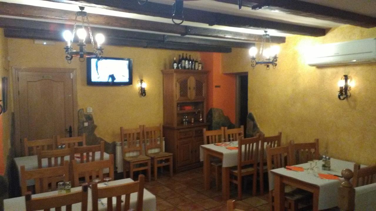 Hostal El Bodegon Ateca Bagian luar foto